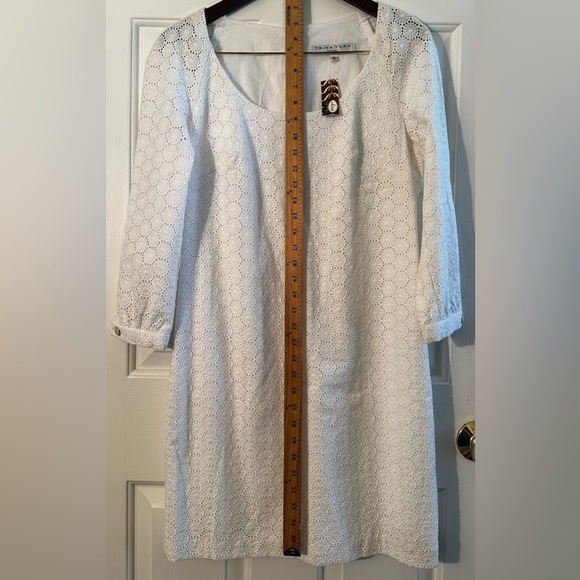 TRINA TURK Sz 6 NWT RARE! White Eyelet Lace Lined Sheath Dress 3/4 Button Sleeve - Picture 6 of 12